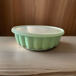 Vintage Tupperware Lime Green Fluted 9" Jello Mold Ice Ring